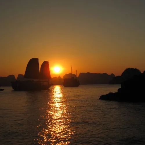 Bai Tu Long Bay Cruise 2 Days 1 Night